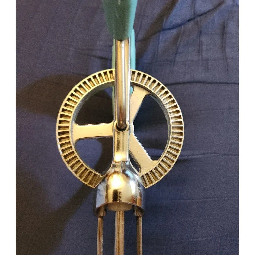 Vtg. 50s/60s Maynard Egg Beater Hand Mixer Turquoise Handles & Stainless Steel